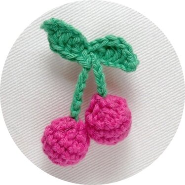 Häkelanleitung bunte Früchtchen & Blüten (Anstecker) | kostenlos