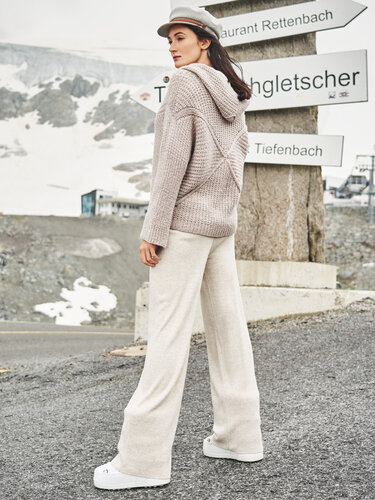 Strickanleitung: Kapuzenpulli von der Mitte aus gestrickt