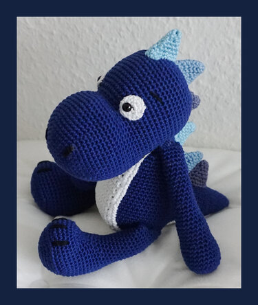 Crochet pattern: dino Valentin Blue!