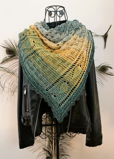 Crochet Pattern Triangular Scarf "Xanthis"