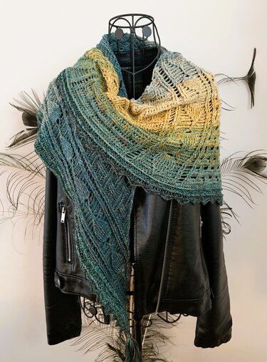 Crochet Pattern Triangular Scarf "Xanthis"