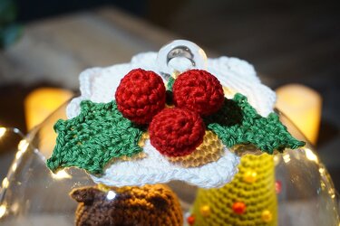 Häkelanleitung Schneekugel mit Berliner Bär und Weihnachtsbaum, PDF Datei - Häkeln