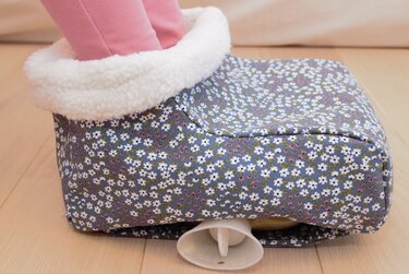 Foot warmer with hot water bottle insert – Tutorial & Sewing Pattern