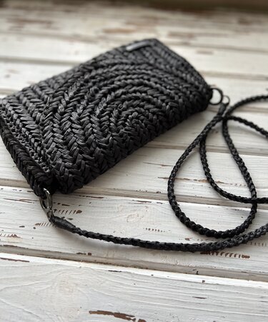 Small crossbody clutch crochet pattern PDF and video tutorial