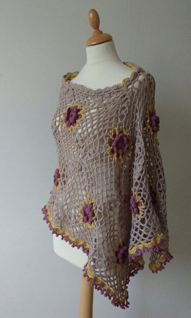 Bella Poncho - Crochet