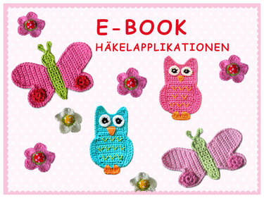 E-Book-Cover mit gehäkelten Applikationen: zwei Eulen, zwei Schmetterlinge und kleine Blumen auf rosa gepunktetem Hintergrund