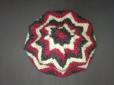 Strickanleitung Mütze Magic Star mit Zackenmuster, Sternmuster