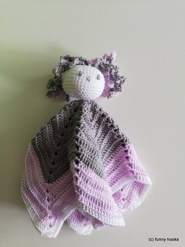 Gehäkeltes Schmusetuch mit kleinem Kopf und Wellenmuster in Grau, Rosa und Weiß