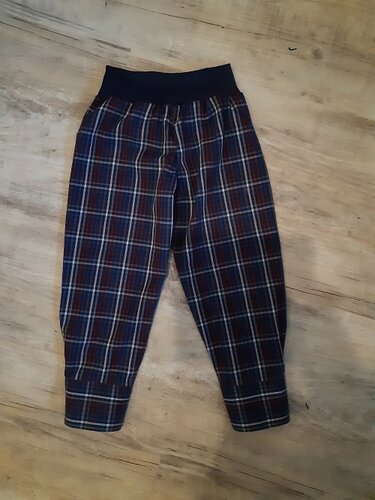 Nähanleitung für eine Kinderhose aus einem Männerhemd