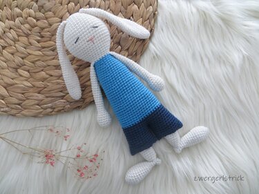 Häkelanleitung - 'Mümmelchen' Schlenkerhase für kleine Babyhände