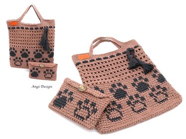 Gehäkelte Henkel-Tasche und kleines Täschchen in Rosé mit schwarzem Pfotenmuster, Quasten und Knopf
