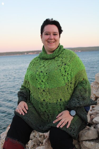 Celtic Ataraxia Poncho gehäkelt Zopfmuster - Häkeln