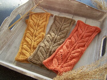 Strickanleitung für Armstulpen "Blätterzauber" 1