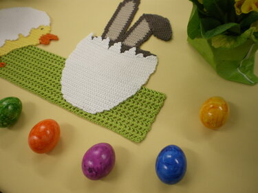 Osterdeckchen „Oster-WG“ – lustige Deko zu Ostern – Gratisdownload, Häkeln, PDF, easy