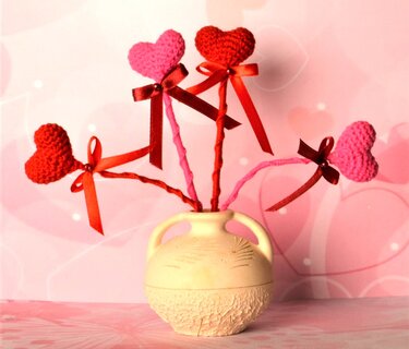 Crocheted Hearts. Valentine's Day gift. Amigurumi Hearts. Crochet pattern.