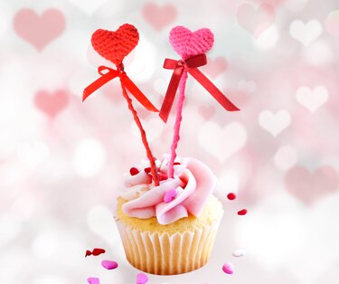 Crocheted Hearts. Valentine's Day gift. Amigurumi Hearts. Crochet pattern.