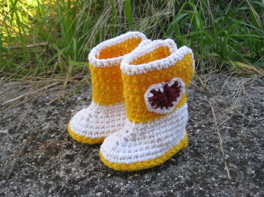 Yellow baby booties - Crochet