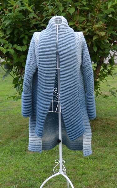 Mantel "Hygge by Woolly" aus Woolly Hugs CLOUD stricken