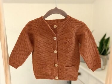 Strickanleitung Babyjacke Novemberbabycardigan (Gr 62/68-86/92)