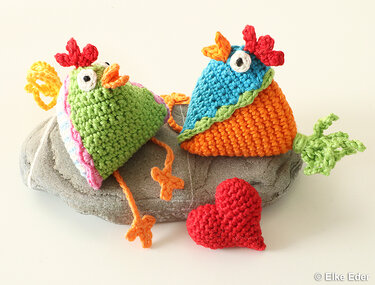 Hens "Klipp-Klapp" - with Secret Hiding Place + Decorative Filling - Crochet