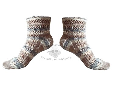 Luftige kurze Söckchen „Sommerloch“ von Spitze nach oben Strickanleitung