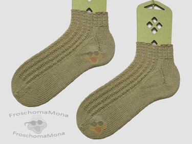 Kurze Söckchen Socken ab Spitze Schummel Zopf ergonomischer Übergang Zöpfe - Stricken