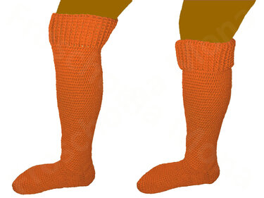 Detailansicht zweier gehäkelter Kniesocken in Orange mit Fokus auf Bündchen, Schaft und Fuß