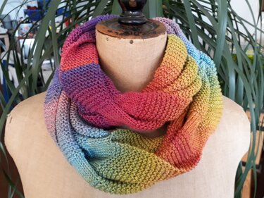 Knitting pattern loop "twister"