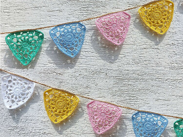 Daisies and Dahlias Flower Bunting - Crochet