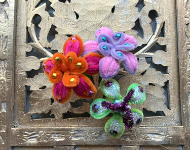 Hübsche Blumen aus Pfeifenputzer - Basteln