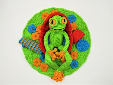 Häkelanleitung Frosch Quaxi entspannt im Badezuber