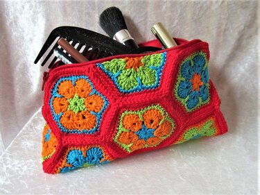 H&auml;kelanleitung Kosmetiktasche mit African Flowers - Häkeln