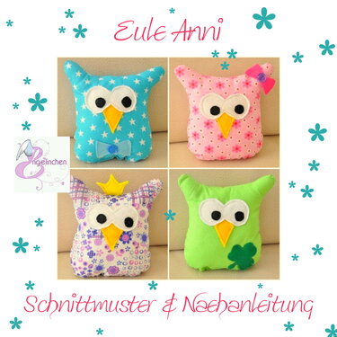 Vier genähte Stoffeulen in blau, rosa, lila und grün mit großen applizierten Augen und gelben Schnäbeln