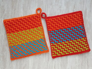 Tunisian Crochet Mosaic Potholders Scala - Image 2