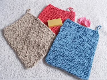 Waschhandschuhe mit 3 Peeling-Mustern - Strickanleitung