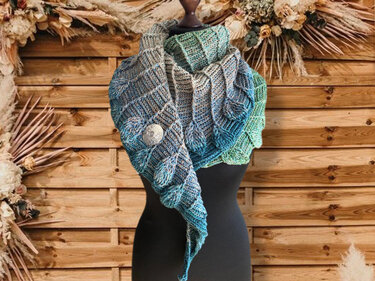 Leaves Swirl- Häkelanleitung für das flache Kuscheltuch