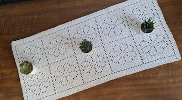 Häkeln / Tischläufer "Flowers in the Garden"