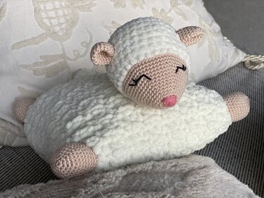 CrochetPattern - Cushion cover Sheep (cuddly cushion) - Lovey