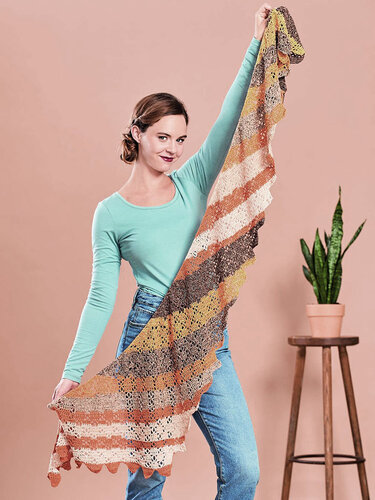 Woolly Hugs Drachenschal in den Farben Orange bis Braun - Bild 2