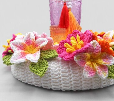 Colorful flower door wreath table wreath - simple from scraps of yarn - Crochet
