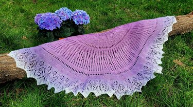 Ritona - filigree semi-circular cloth - knitting pattern