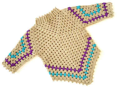 Gehäkelter Kinderpullover in Beige mit türkis- und lila-farbenen Streifen und Granny‑Muster