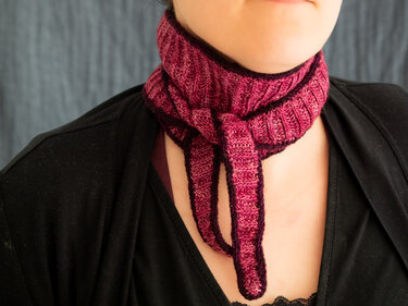 Einfaches kleines Dreieckstuch häkeln mit Kordelrand - COPYCAT SCARF - Bild 3