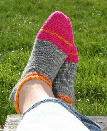 Socken stricken PDF Anleitung Fit for Sun Sneakers in 5 Größen Fersenlasche - Bild 2