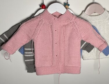 Raglanjäckchen Das Vierte - mit Ajourmuster - Stricken