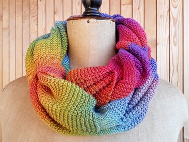 Knitting pattern loop "twister"