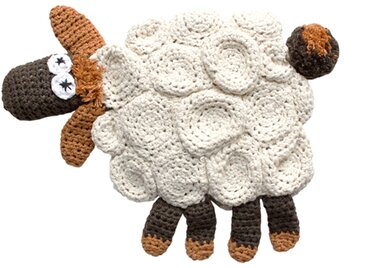 Gehäkeltes Amigurumi Schaf in Weiß mit braunen Akzenten