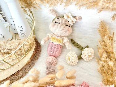 Raupe Bellis- Häkelanleitung Amigurumi von Wolldiamant