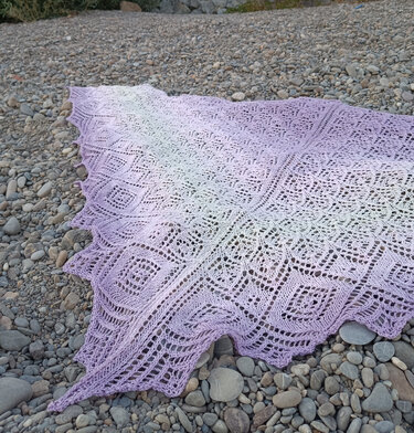 Anleitung Lace-Dreiechstuch "Blütenschauer" - Stricken