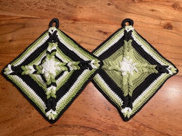 Dicke Topflappen mit Schlaufen, Häkelanleitung